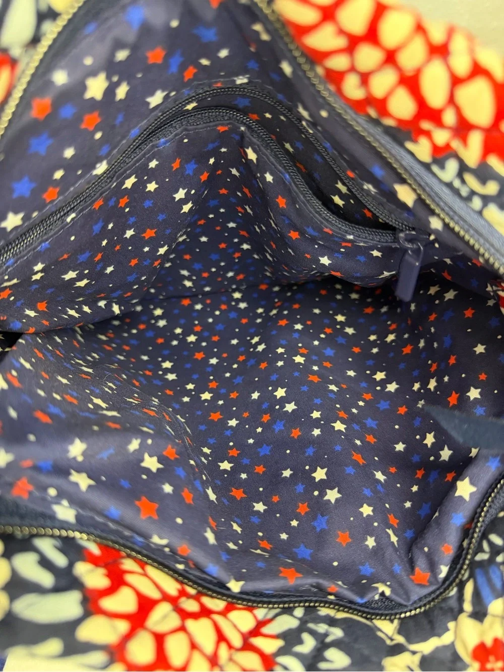 Vera Bradley Triple Zip Crossbody “Red, White, & Blossom” - Picture 6 of 6